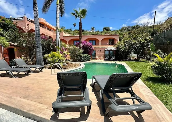 Great Views & Heated Pool - El Perenquen 1 Apartment *